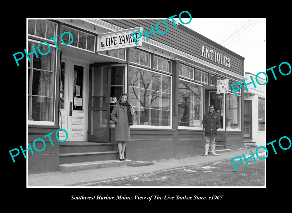 OLD POSTCARD SIZE PHOTO SOUTHWEST HARBOR MAINE, THE LIVE YANKEE STORE c1967