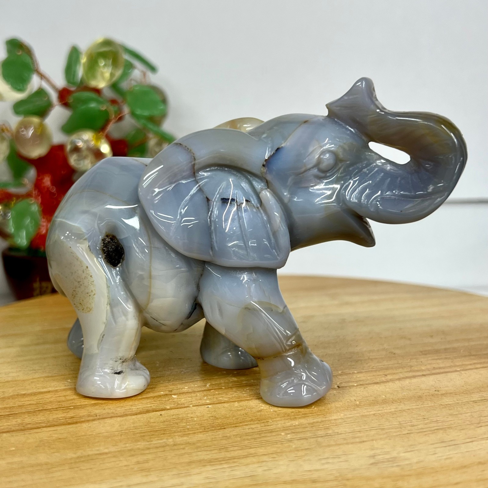 425G Natural agate carved crystal elephant realistic crystal therapy