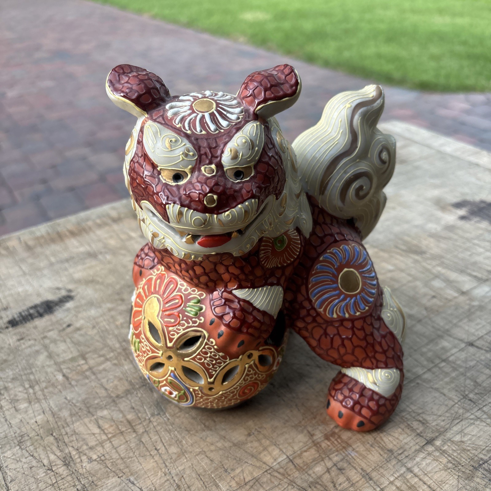 Vintage Kutani Gold & Red Japanese Okinawan Shisa Guardian Lion Foo Dog Statue
