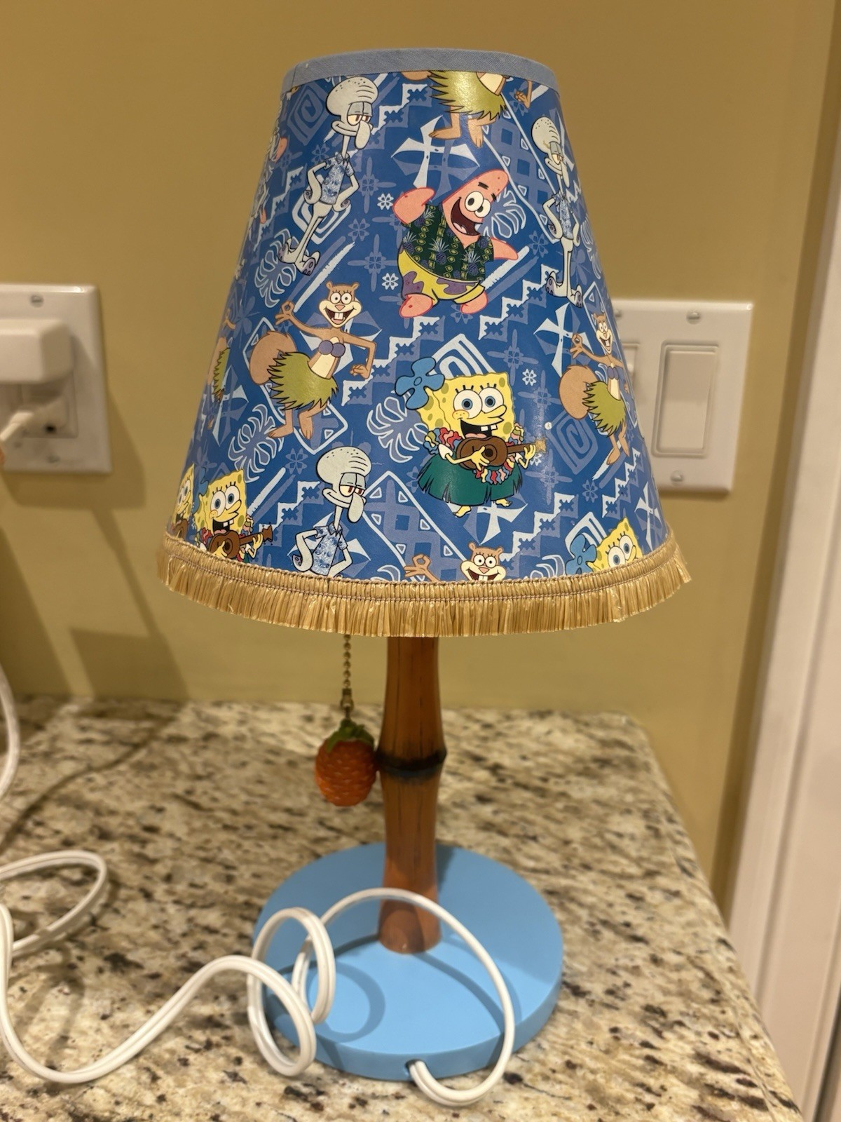 SpongeBob SquarePants 2004 Desk Lamp Pineapple Pull ChainTiki Themed