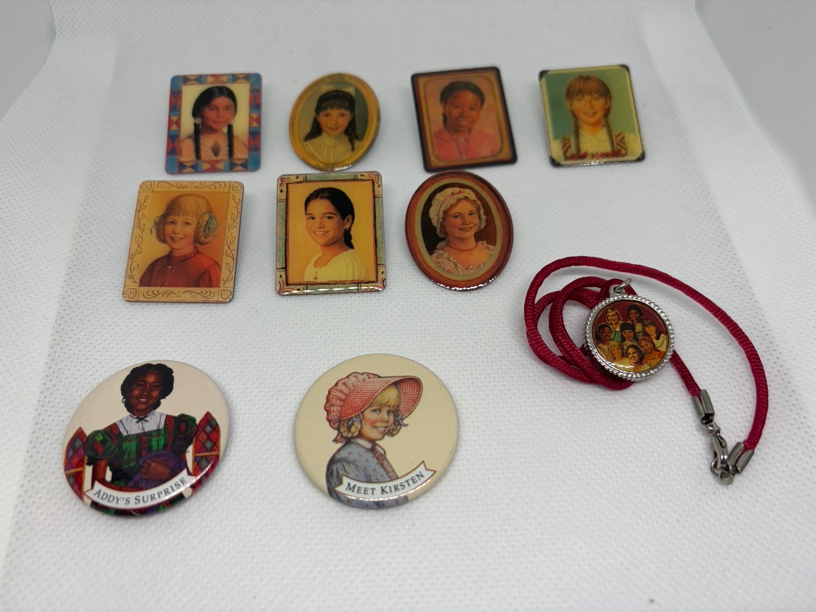10pcs New American Girl Doll 9 Portrait Pins & 1 Necklace 2003 CIRCLE OF SMILES