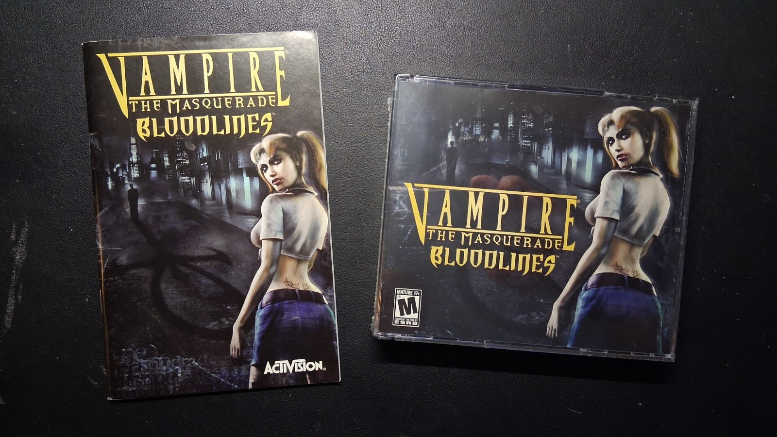 Vampire The Masquerade - Bloodlines (PC CD)  With Manual & Factory Sealed