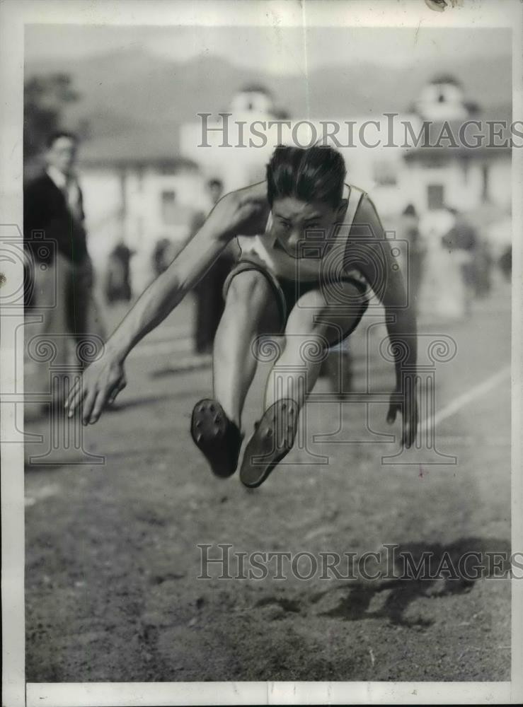 1935 Press Photo K Mickey Katz at Russell Cup track meet in broad jump