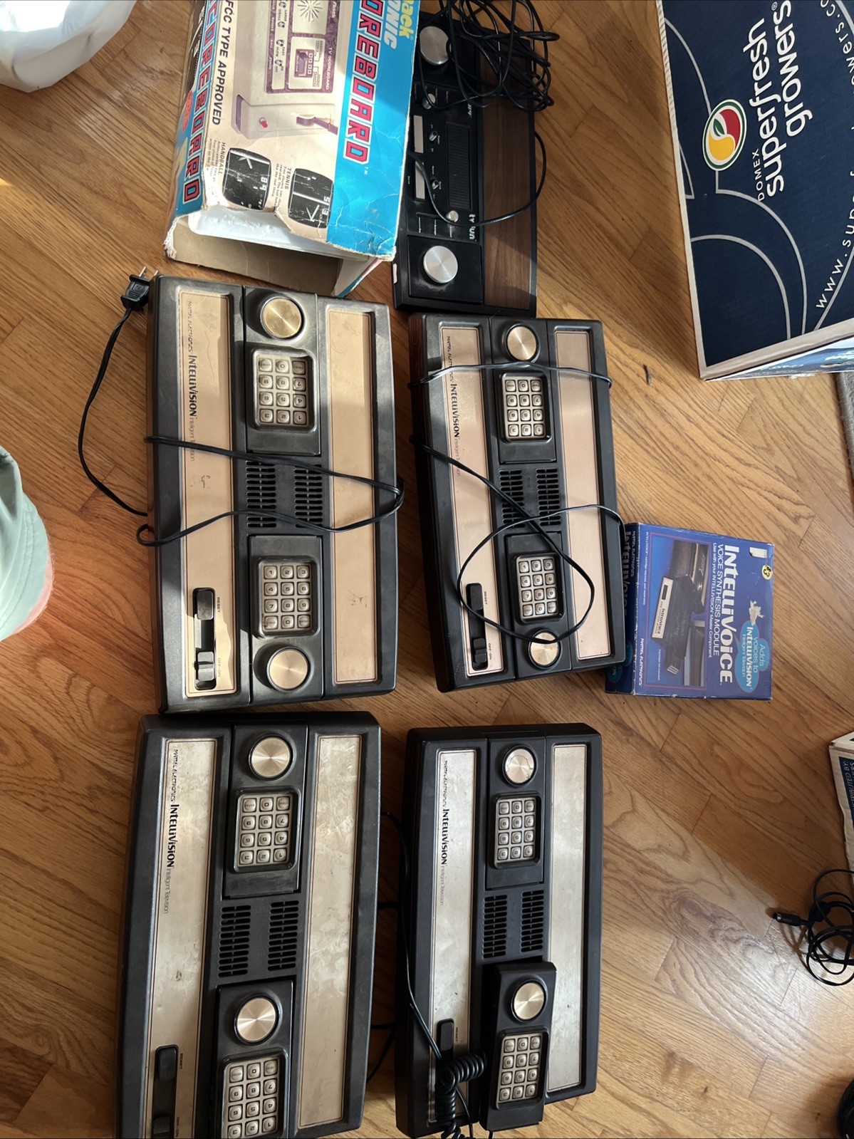 Intellivision System Model 2609 Lot Of 4 And 2 Pong Consoles Untested Plus Voice