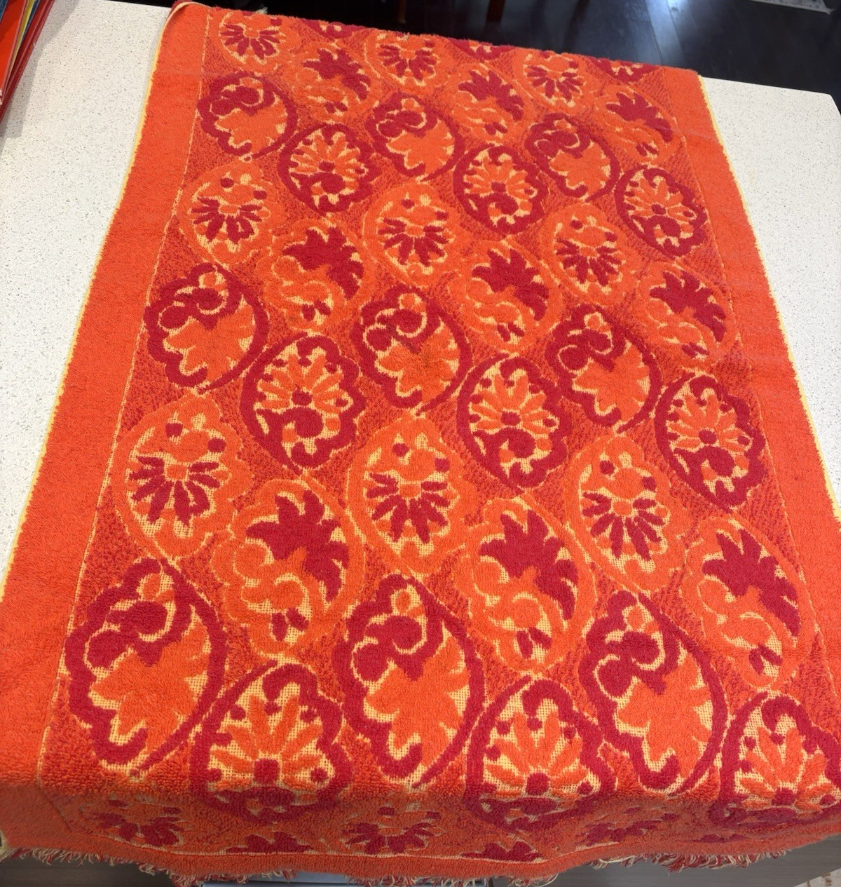 Vintage Sculpted Reversible Bath Towel Orange & Red Floral Dundee 1970's
