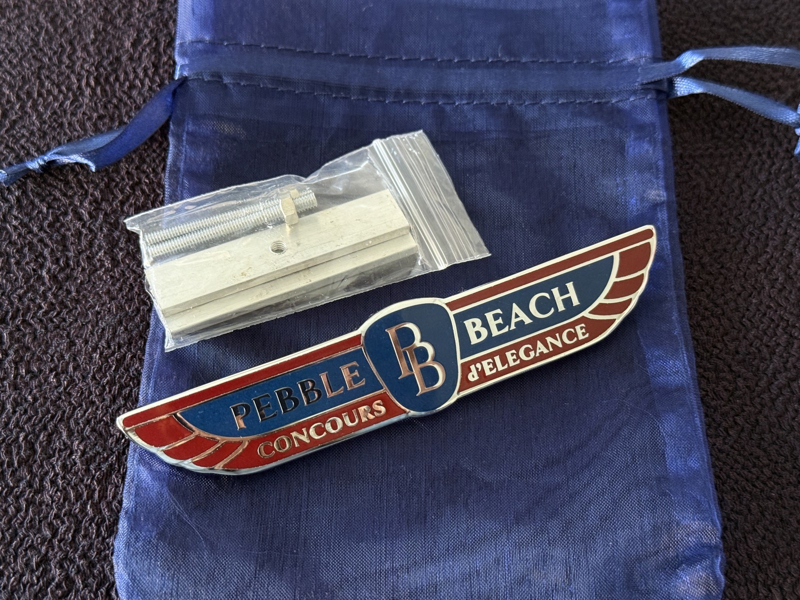 2024 Pebble Beach Concours Entrant Grille Badge + Bag NEW Winged Logo