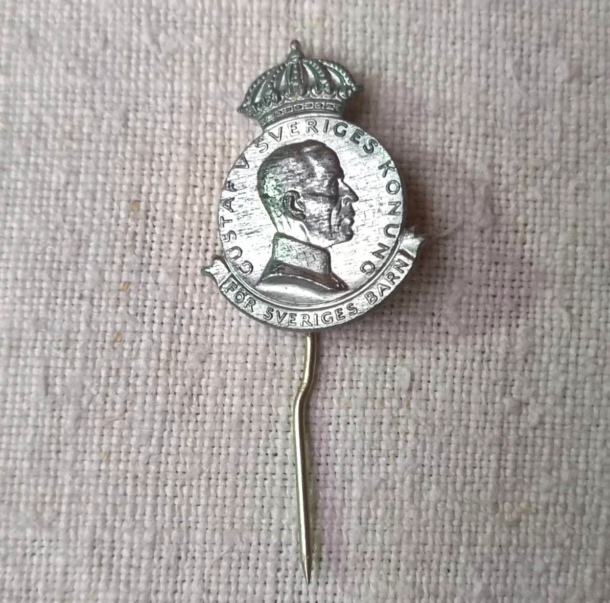 WW2 Swedish Charity Pin King Gustaf VFör Sveriges Barn Sporrong Stockholm 30s-40