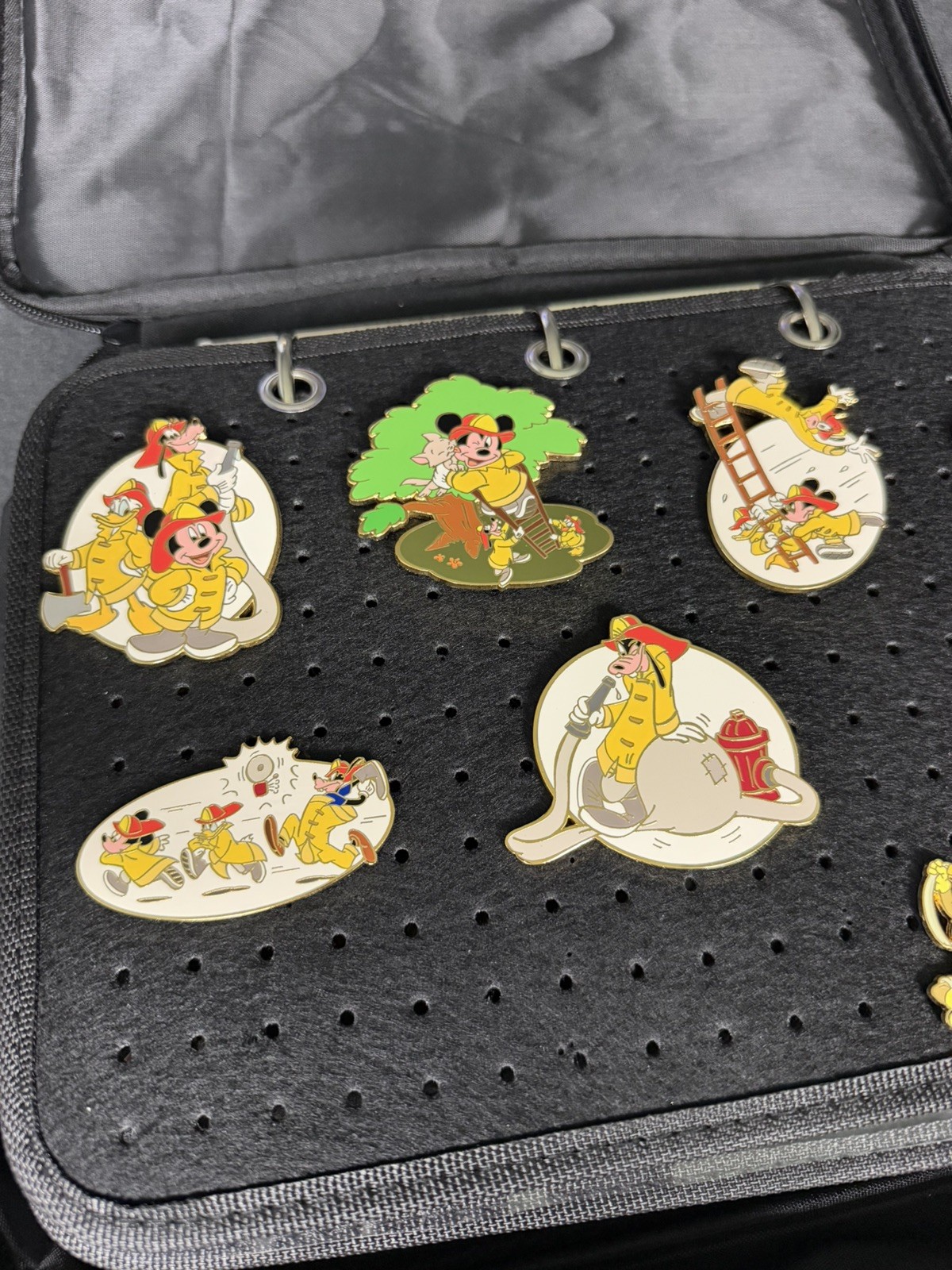 2003 Extremely Rare DISNEY AUCTIONS Disney Firehouse FULL SET Out of 100. 