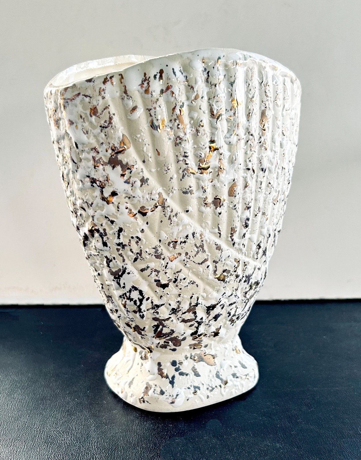Mid Century-Style Vase Fluted Splatter Gold Over White Footed 7 x 5 1/2