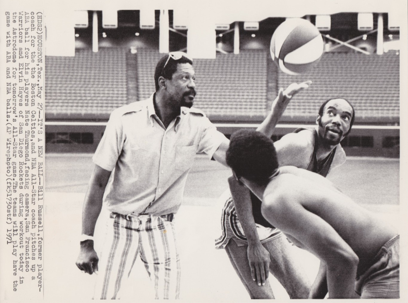 1971 Press Photo Bill Russell Nate Thurmond Elvin Hayes Play with ABA Basketball