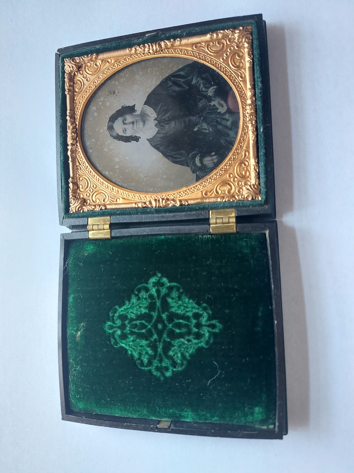 UNION CASE with AMBROTYPE PHOTO In PINCHBECK Antique Photo Frame 19th Century .