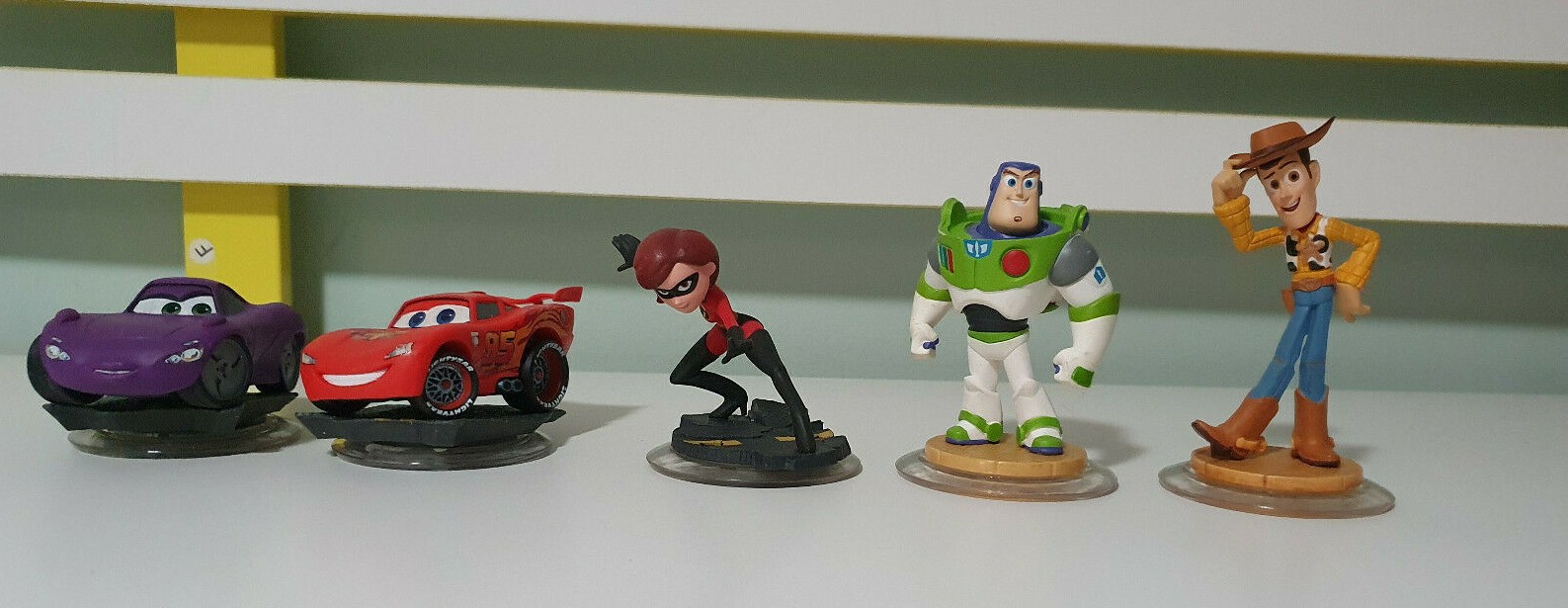 DISNEY INFINITY TOYS FIGURINES WOODY BUZZ LIGHTYEAR LIGHTNING MCQUEEN HOLLY CARS