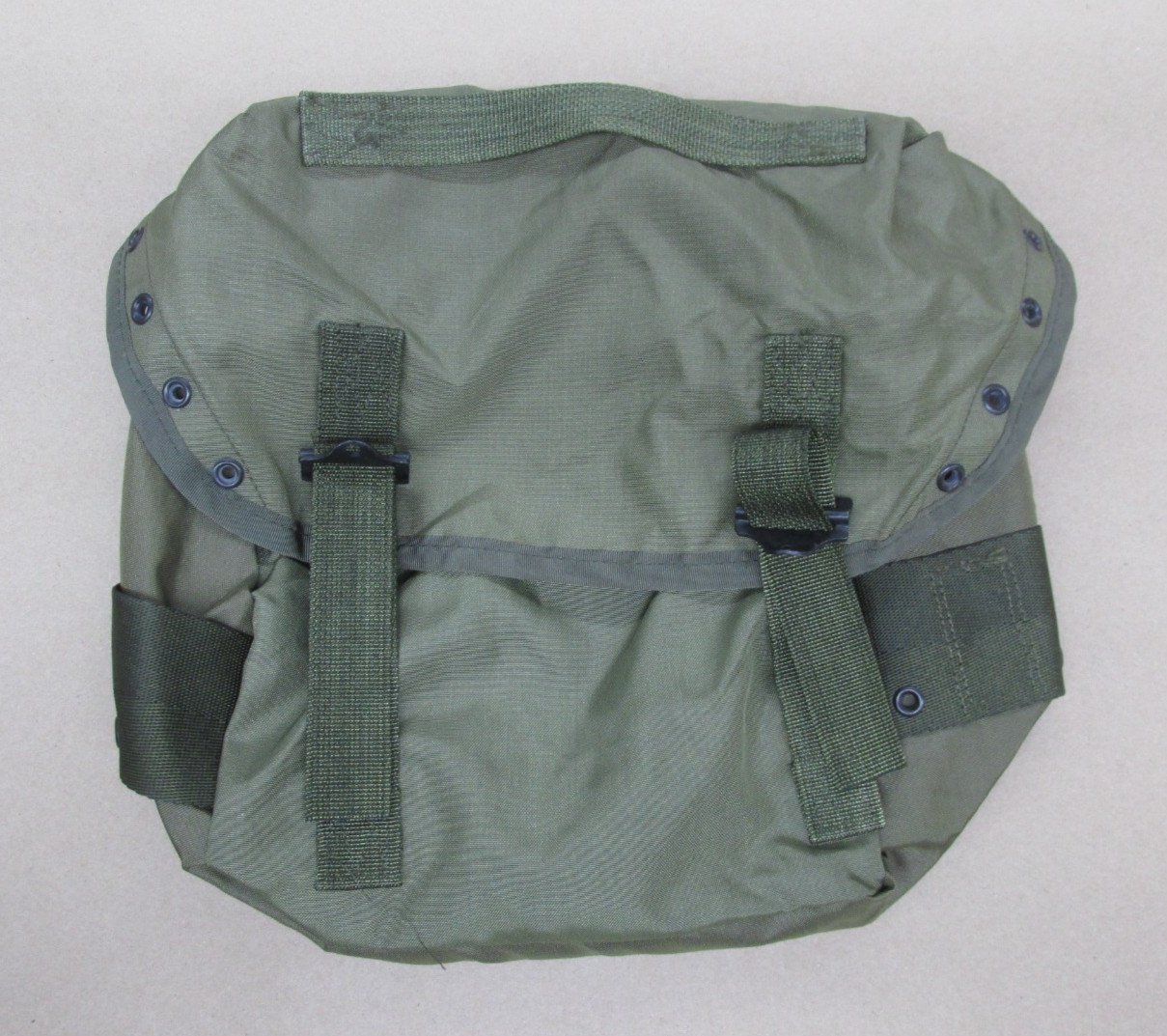 NICE Vintage US Made Commercial Nylon OD Green Training/Butt Pack