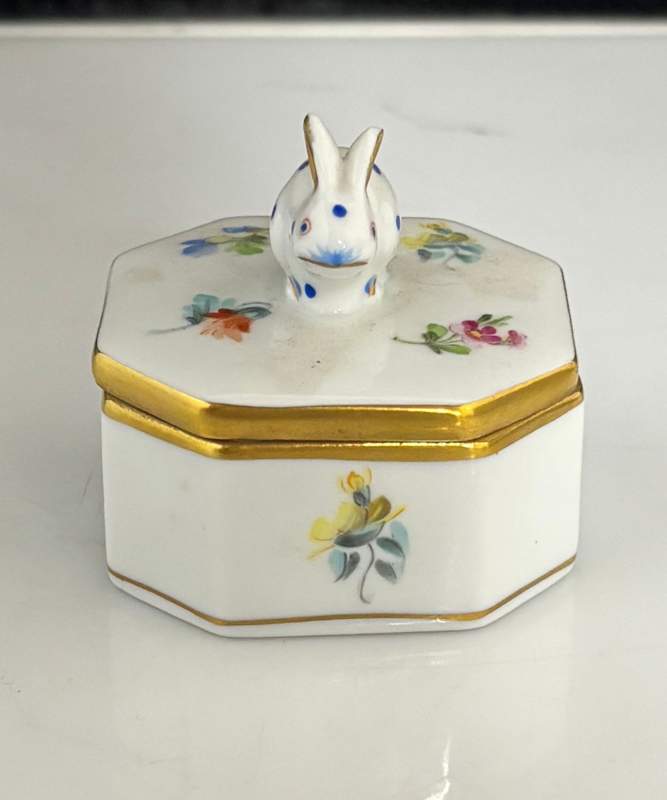 Herend Hungary Hand Painted Bunny Rabbit Hexagon Shaped Trinket Box, 6020/MF