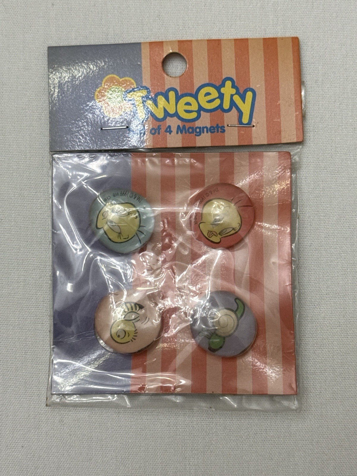VTG 1999 Tweety Bird 4-Piece Magnet Set Warner Bros Studio Store Sealed NOS
