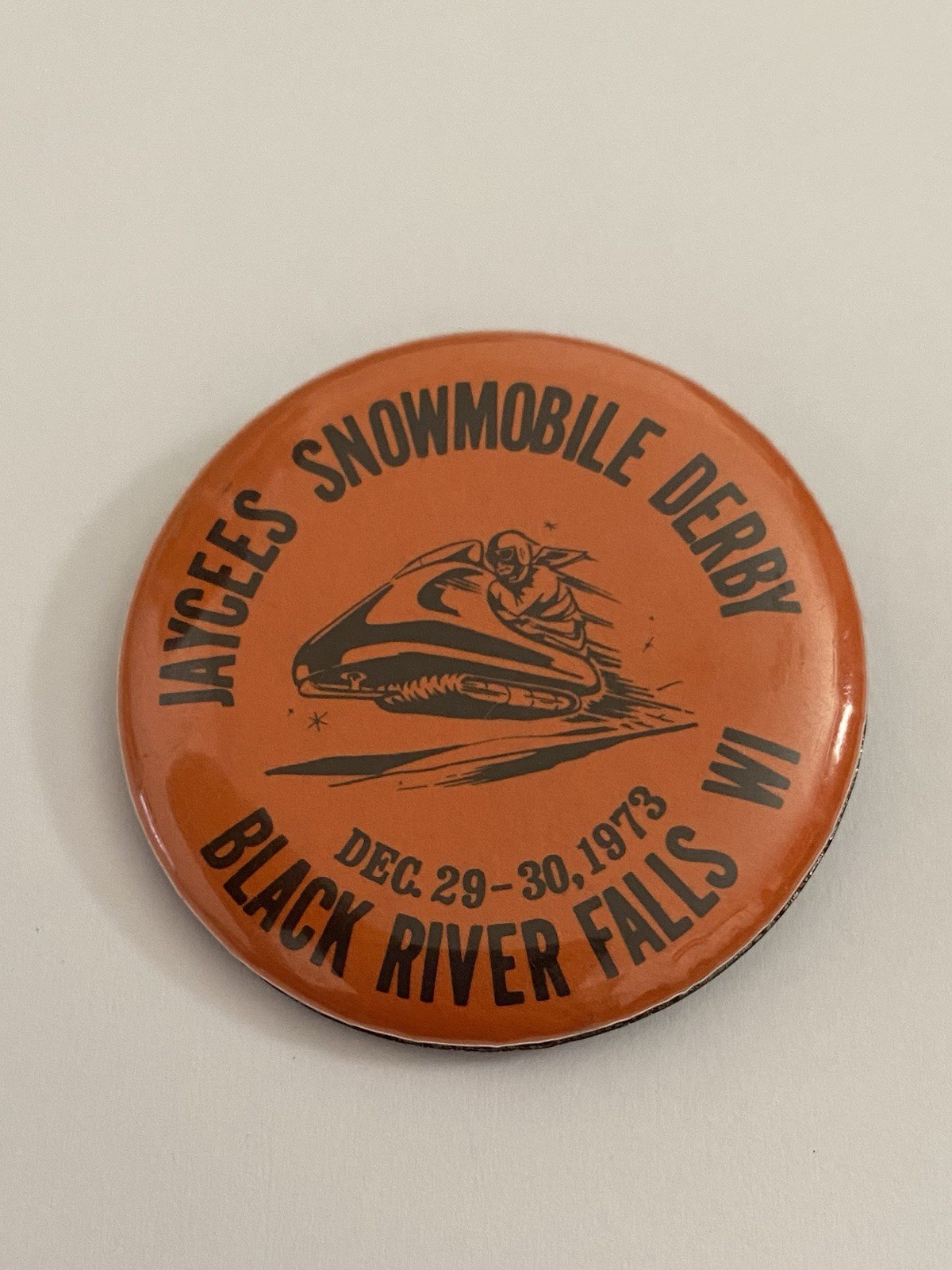 Black River Falls Wisconsin 1973 Snowmobile Derby Pin Back Button P213