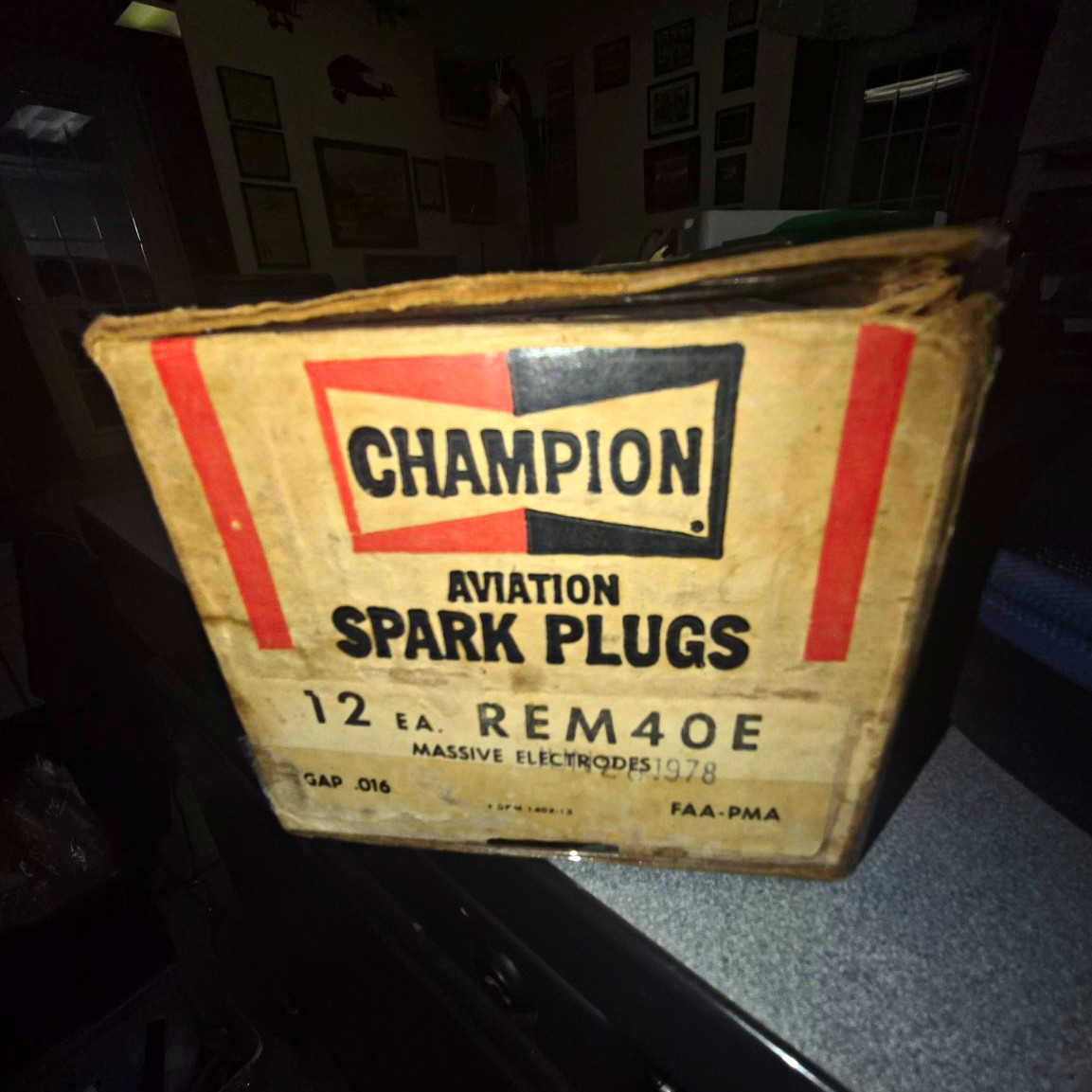 Vintage Champion REM40E Aviation Spark Plugs 12-Pack Original Box FAA-PMA