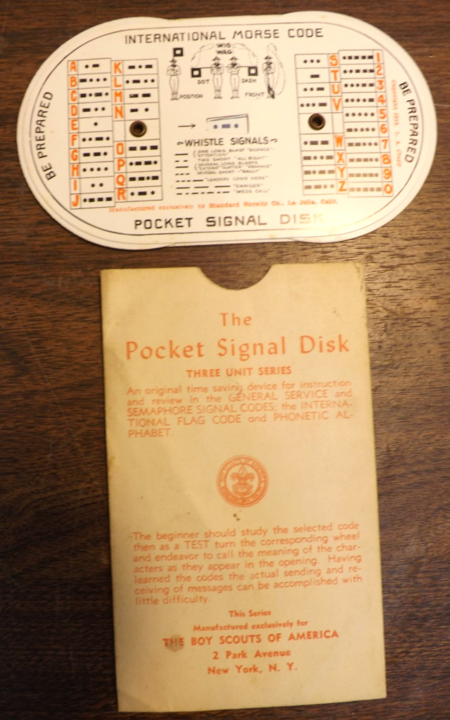 VINTAGE 1940s BOY SCOUT POCKET SIGNAL DISK & HOLDER SLEEVE BSA with a 1914 date