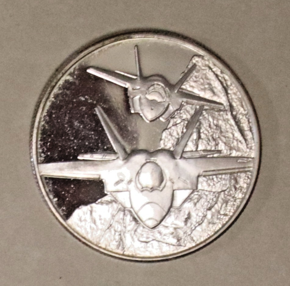 5th Generation Fighters F-22 Raptor / F-35 II Lightning Air Force Challenge Coin