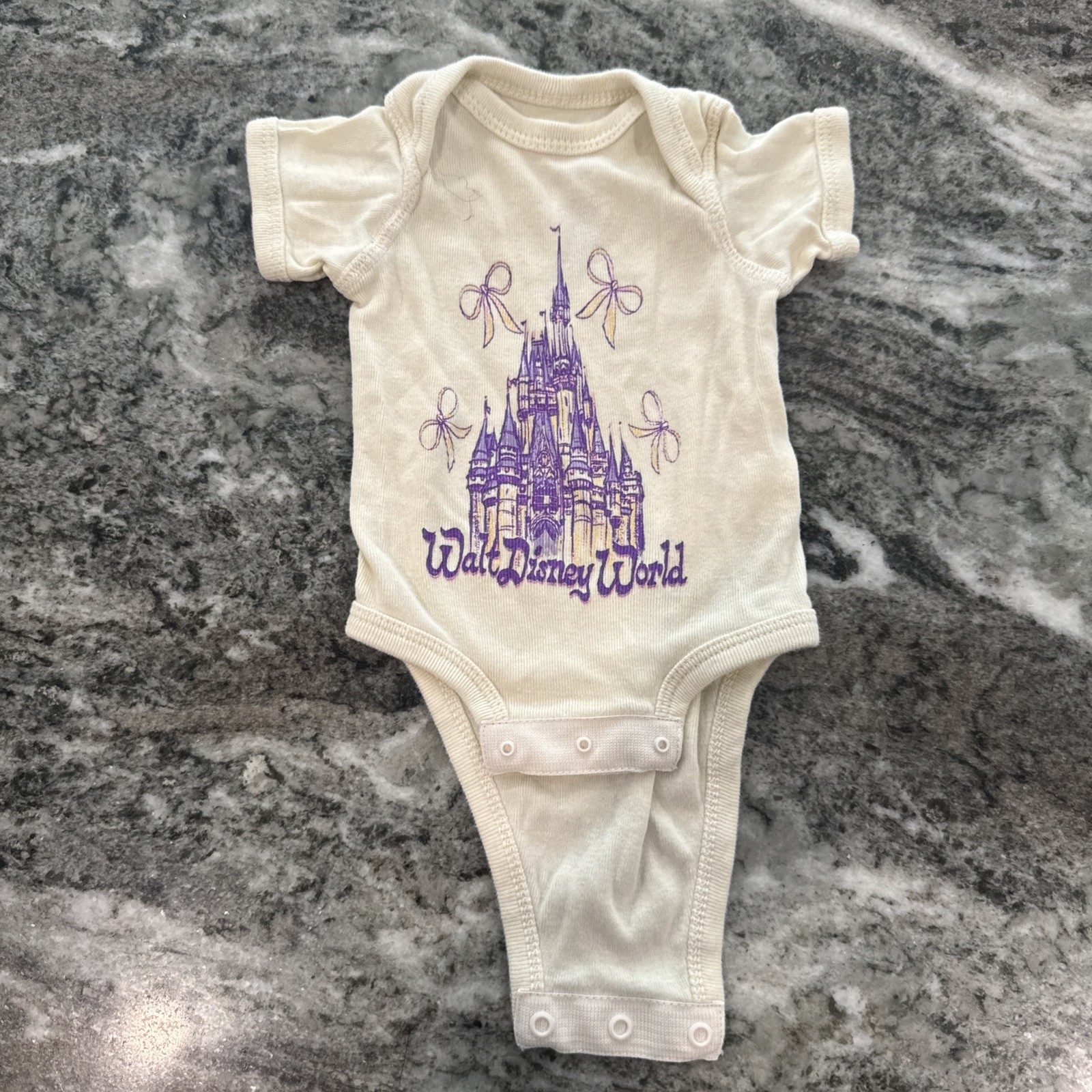 Walt Disney World Baby bodysuit NB Cinderella Castle Bows Purple Disney