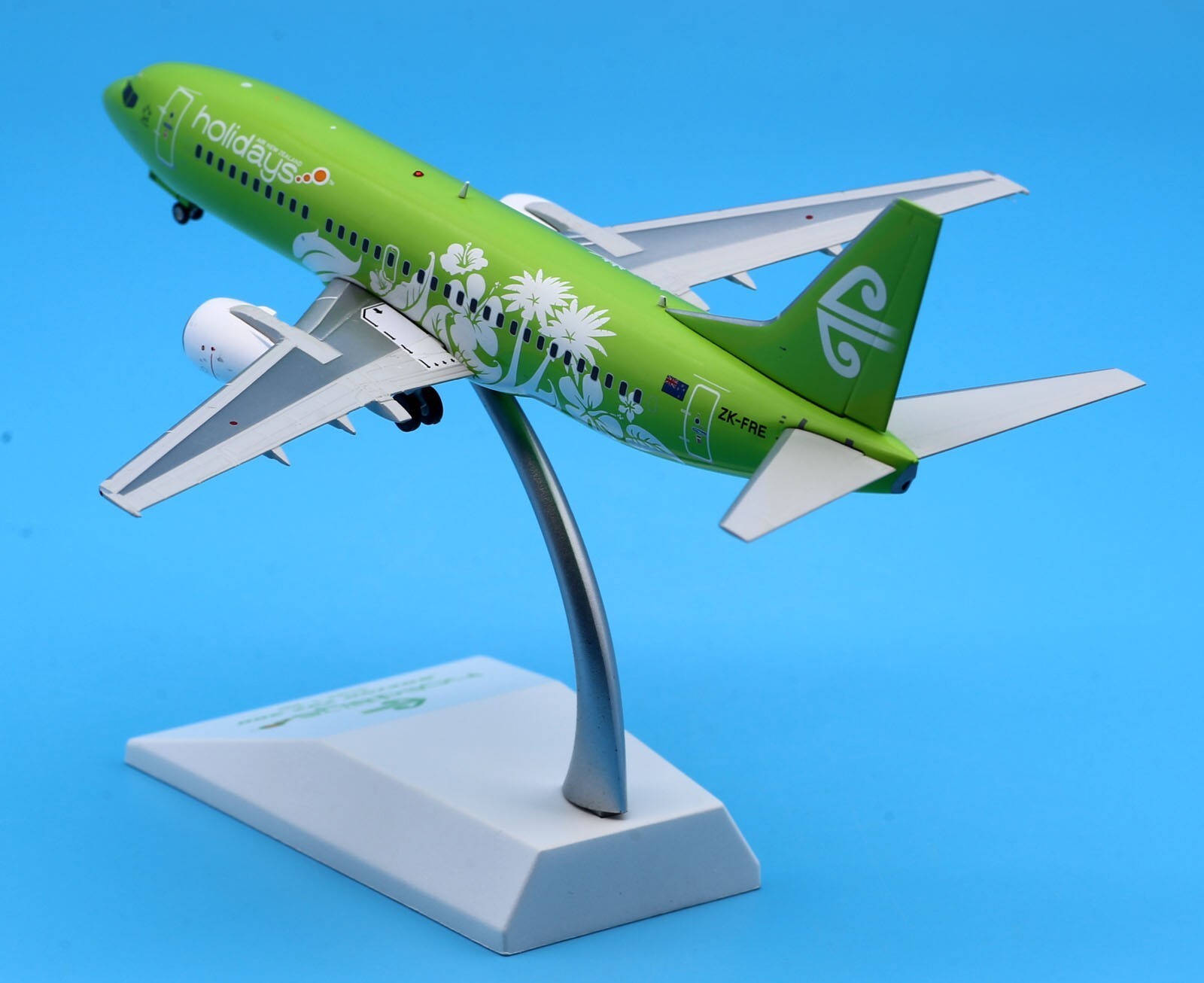 JC Wings 1:200 AIR NEW ZEALAND Boeing B737-300 Aircraft Jet Model ZK-FRE New