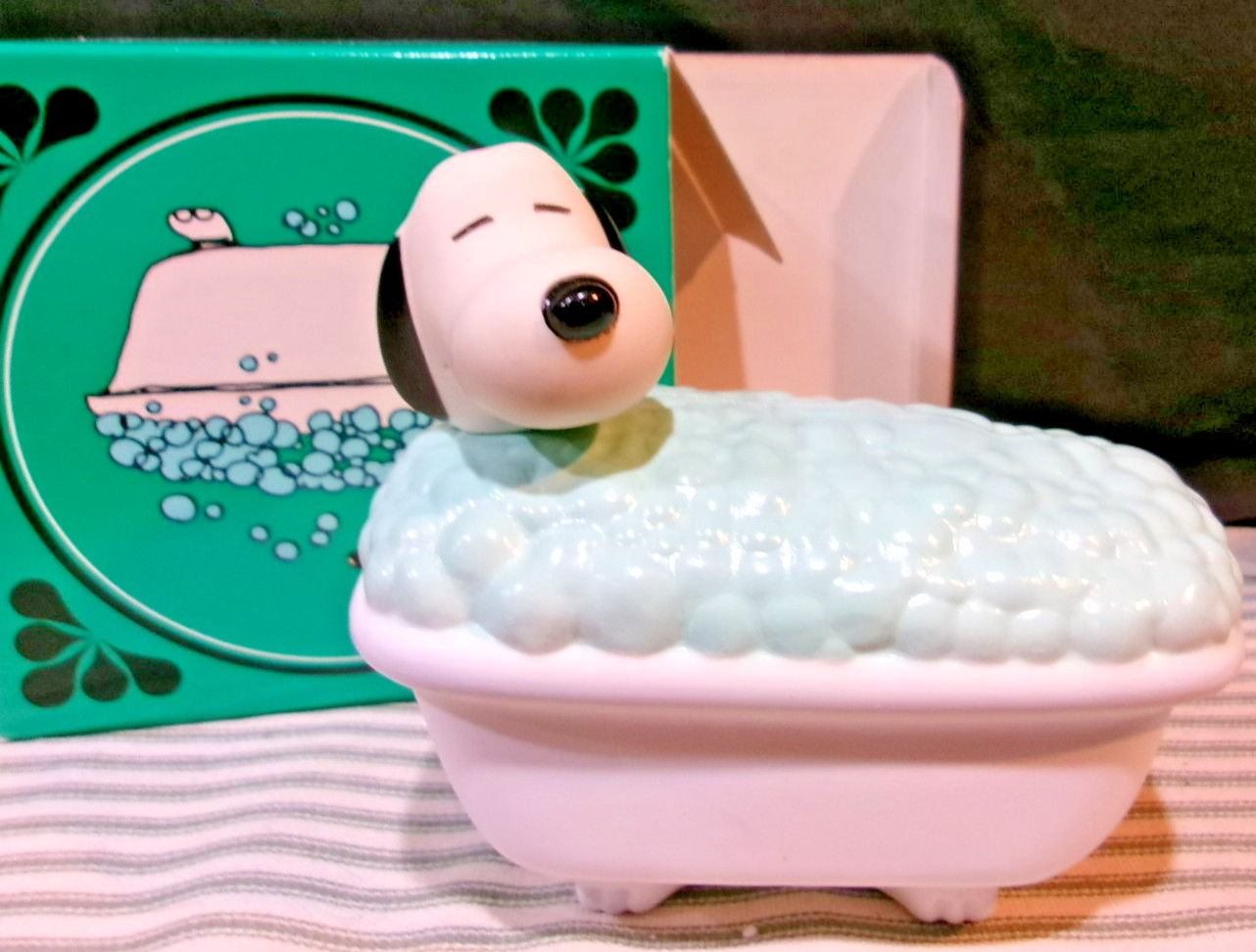 Vintage  MIB Peanuts Snoopy 1971 AVON \