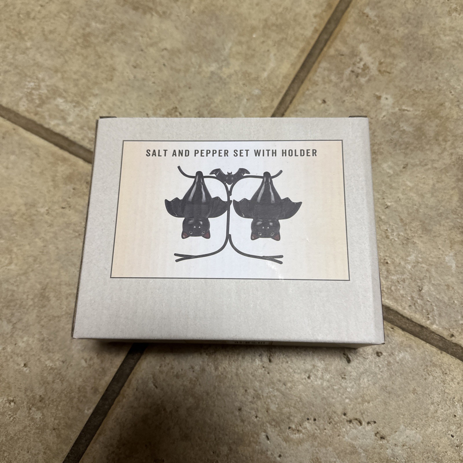 Cracker Barrel Halloween 3 Pc Set Hanging Bats Salt & Pepper Shaker Hanging Bat