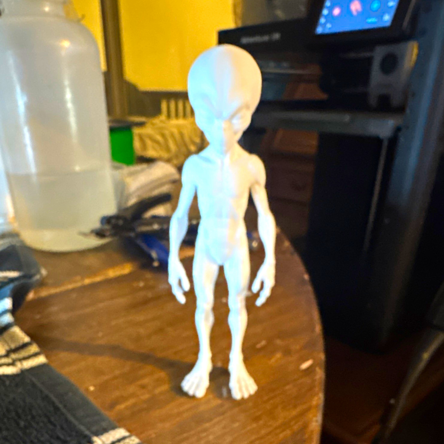 Alien Figurine 3d printed 5” available in different sizes and colors prices vary