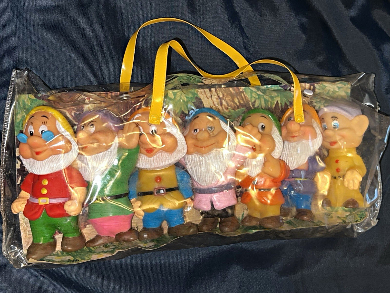 VTG Disney Snow White Seven Dwarfs Figurines Set w/ Paper Backdrop Insert & Bag
