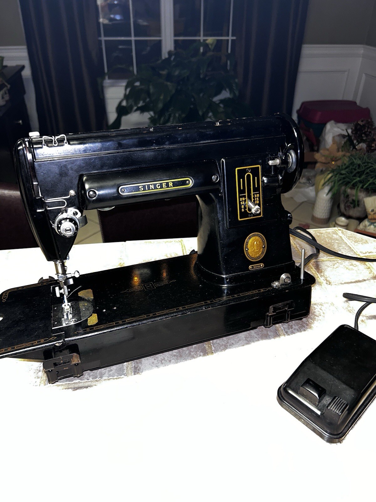 Working 1951 Singer Sewing Machine 