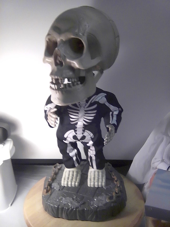 Gemmy Big Head Dancing Halloween Singing Skeleton Super Freak Eyes 