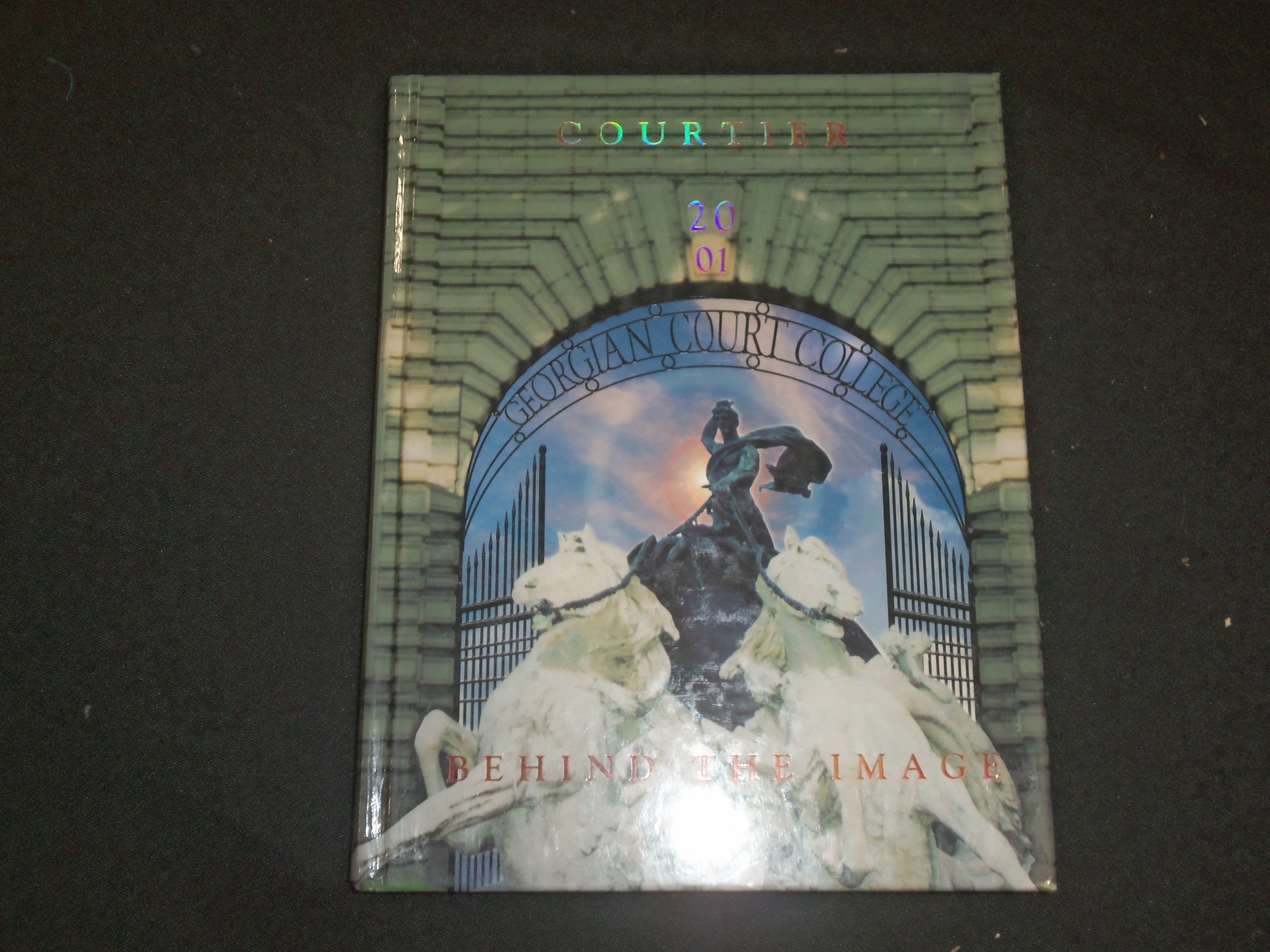 2001 THE COURTIER GEORGIAN COURT COLLEGE YEARBOOK - LAKEWOOD NEW JERSEY- YB 2162
