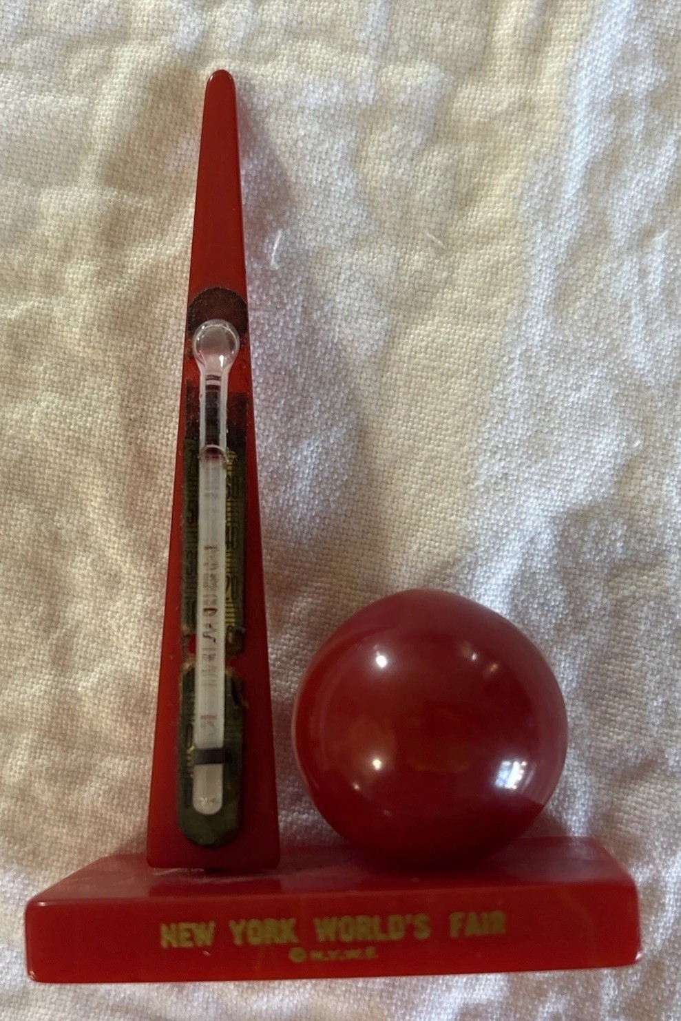 Vintage Bakelite 1939 NY Worlds Fair Trylon & Perisphere  With thermometer.