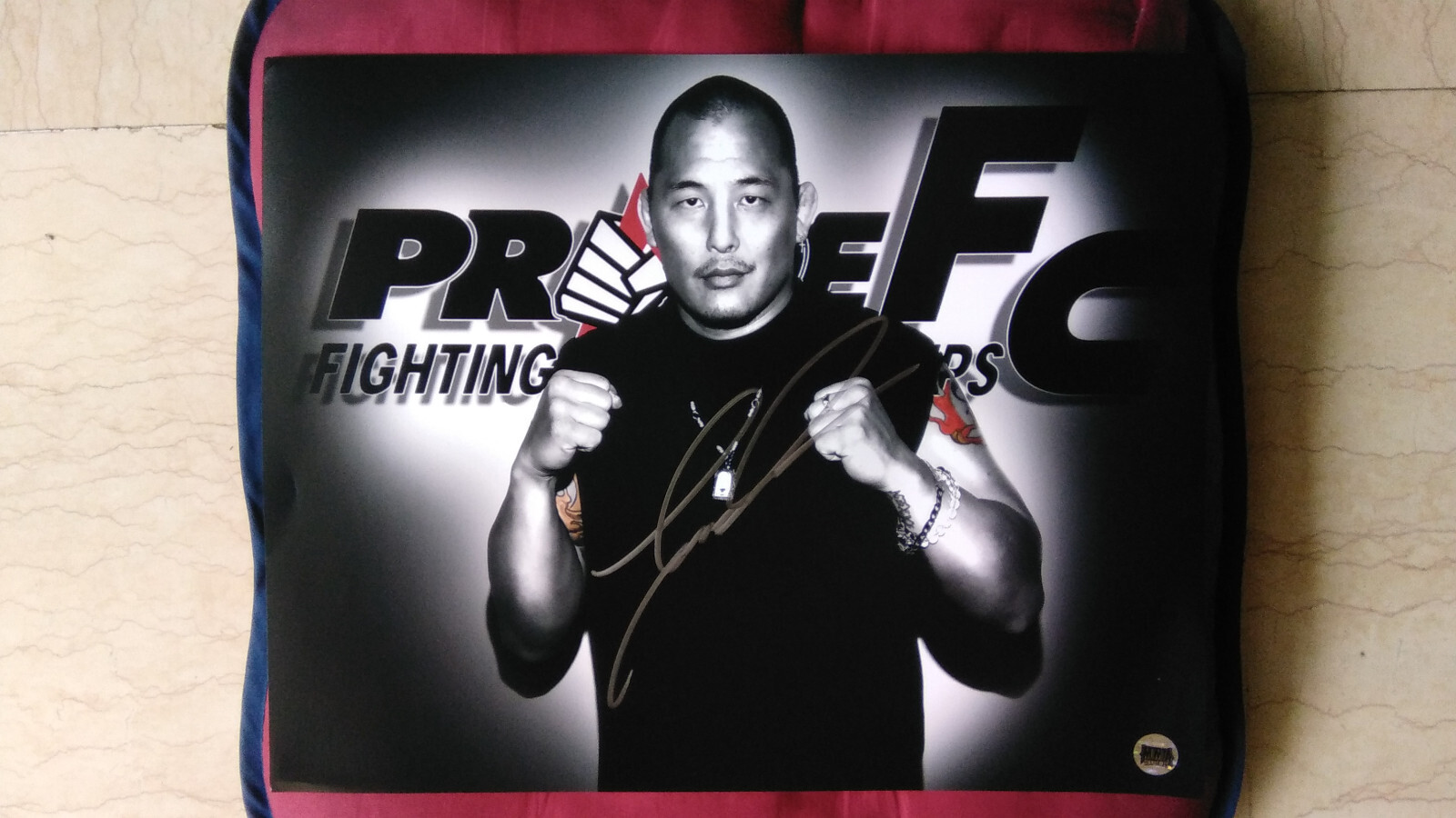 BIG PHOTO VINTAGE UFC 35.5X28 SIGNED ENSON INOUE WITH CERTIFICATE D AUTHENTICITY