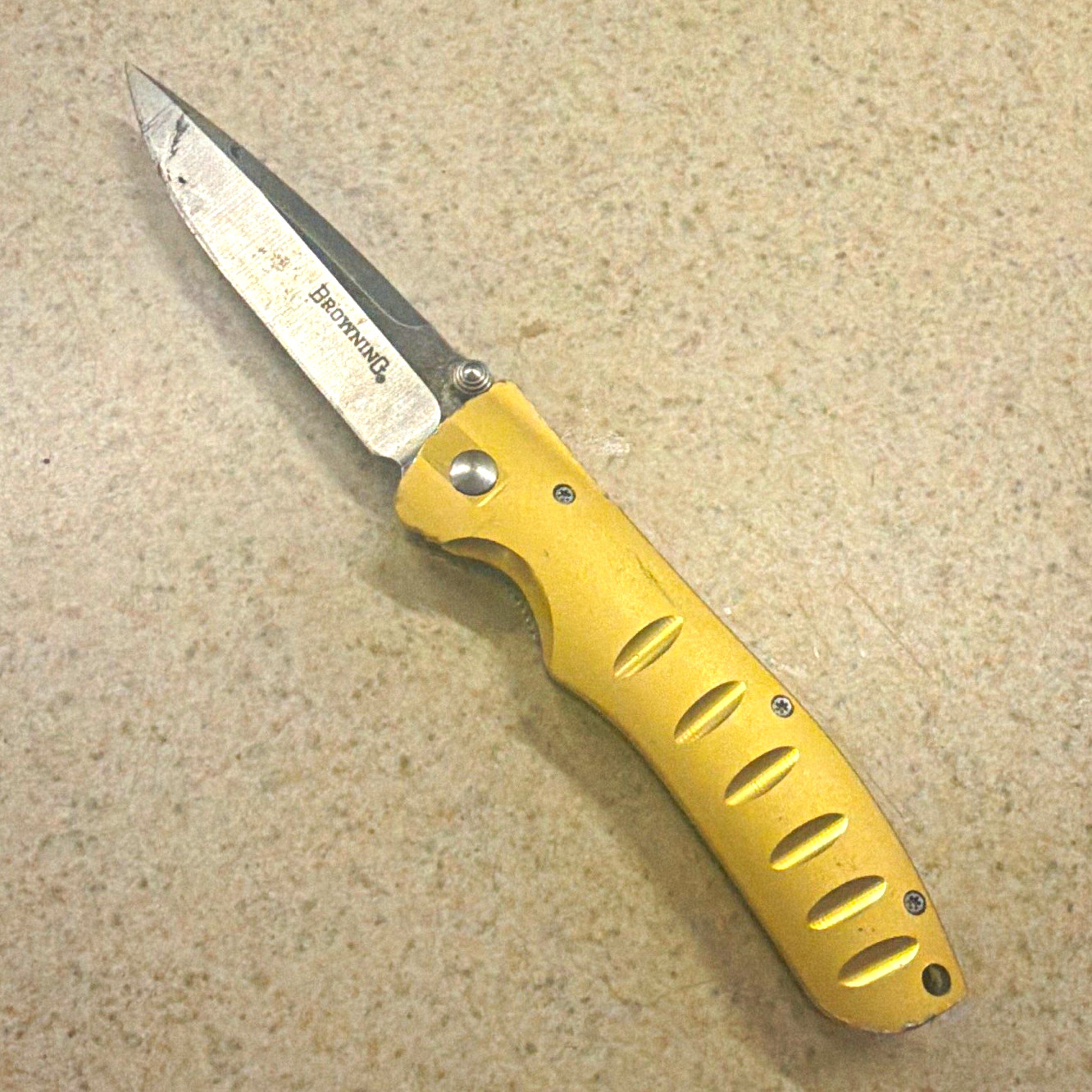 Browning 392 Japan 1-Blade Manual Pocketknife SS Clip Point Liner Gold Al