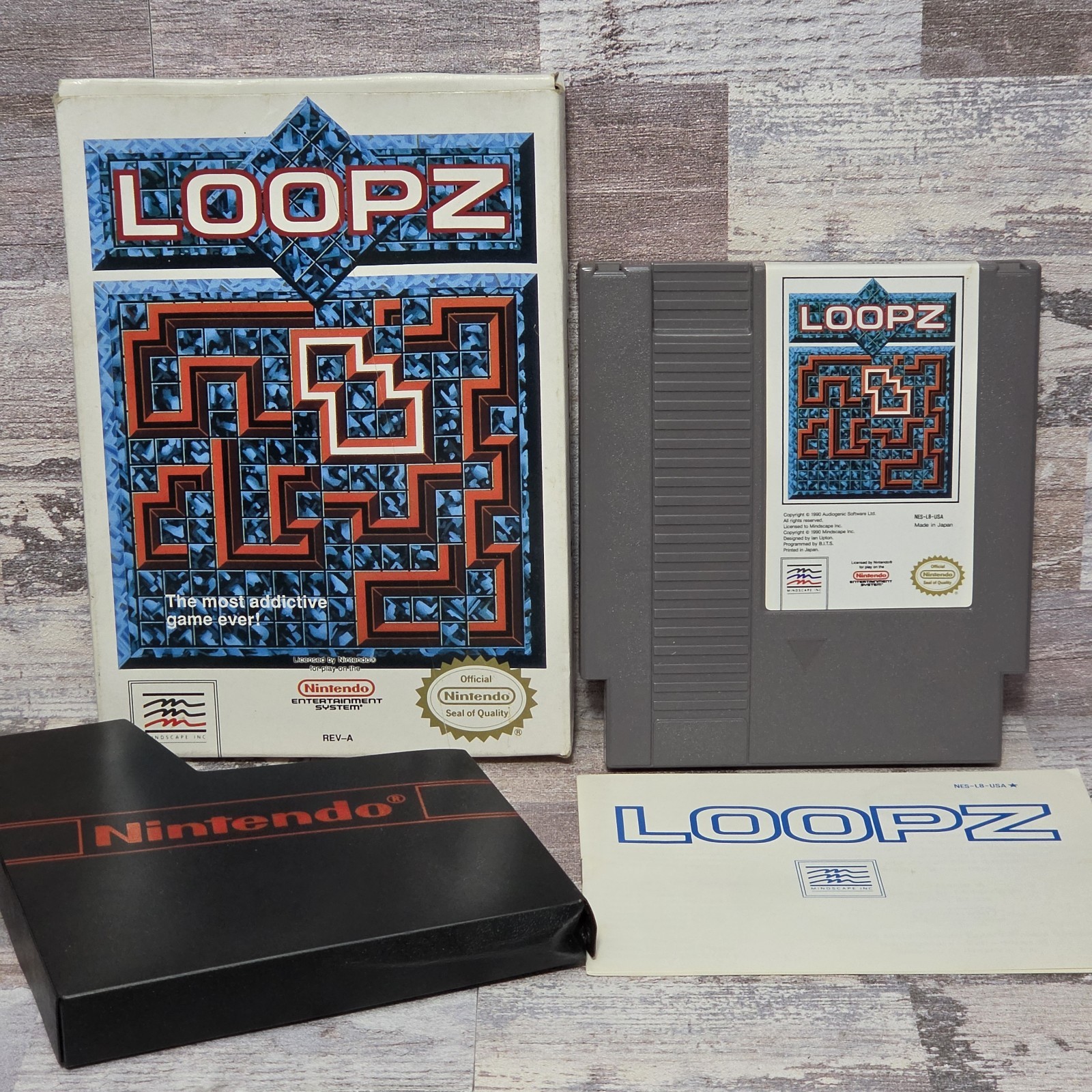 Loopz (Nintendo NES) Complete in Box CIB Authentic Tested