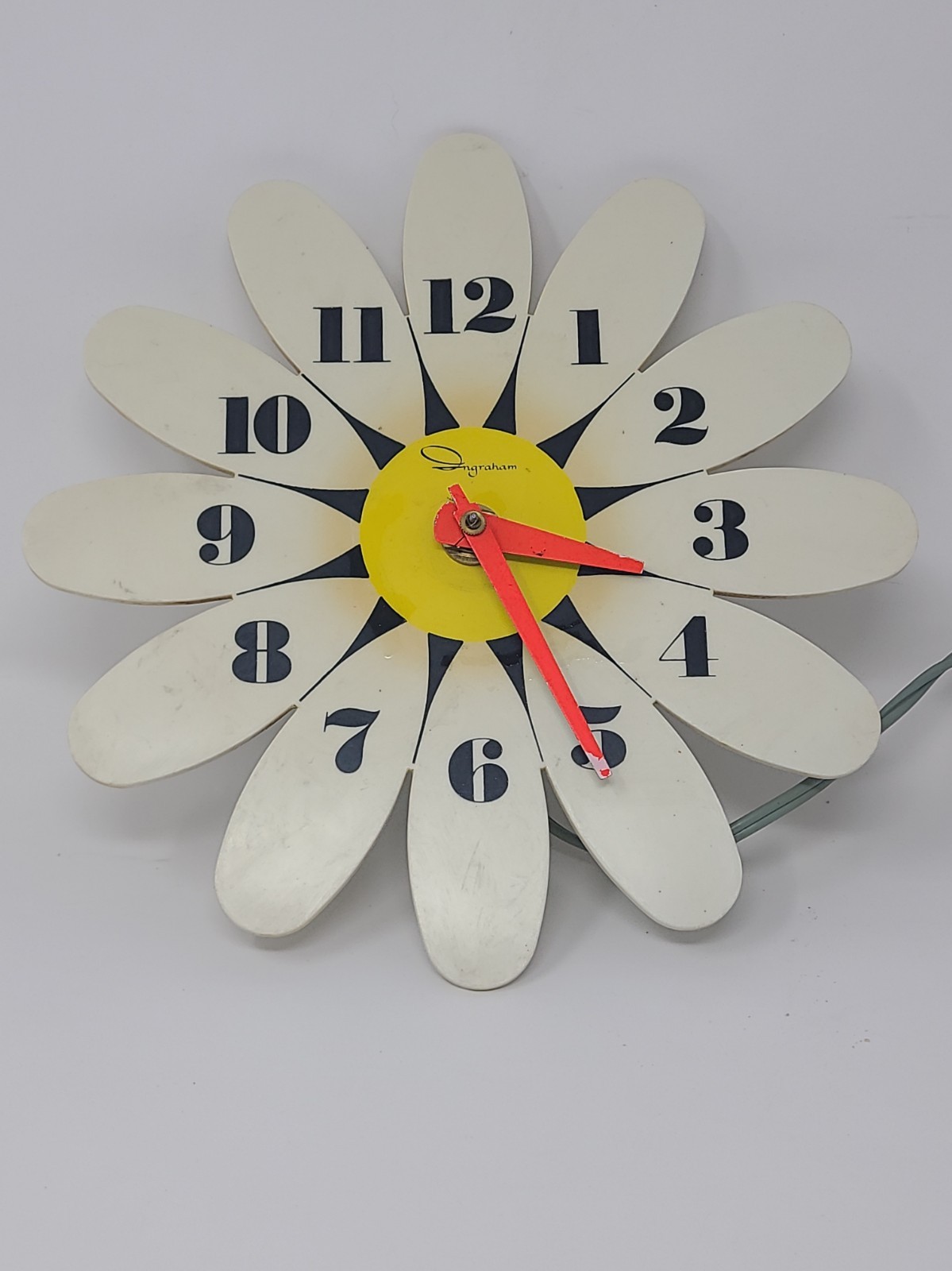 Vintage Ingraham Daisy Flower Wall Clock Retro Plastic Mpdel 30-247