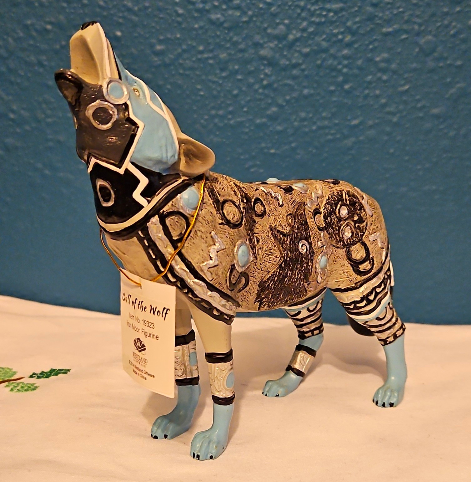 Westland Giftware Call of the Wolf Iron Moon Wolf Figurine Item No. 19323