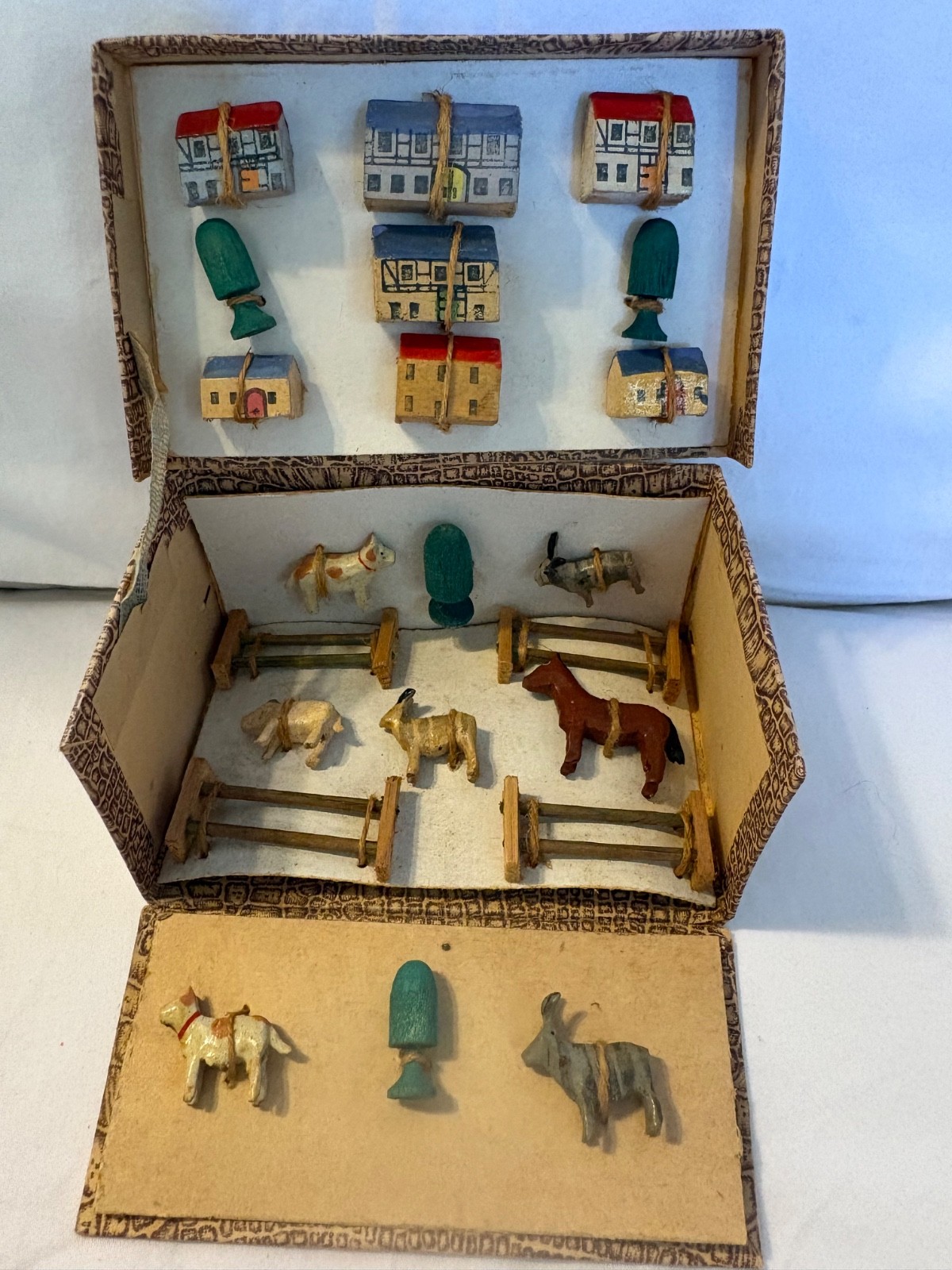 RARE ANTIQUE GERMAN WOODEN TOY FARM SET ERZGEBIRGE PUTZ UNUSED IN ORIGINAL BOX