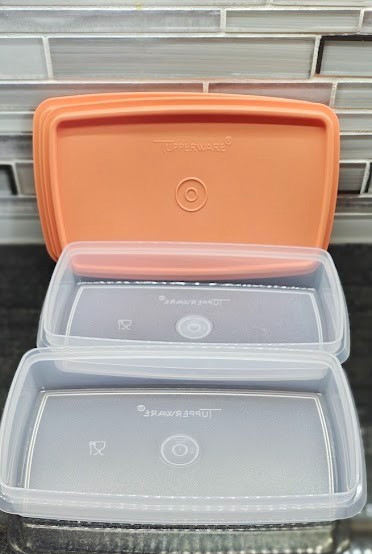 Tupperware Snack n Stor Slim Deli Keeper YOU GET 2 CONTAINERS 2.5 cup LIDS NEW