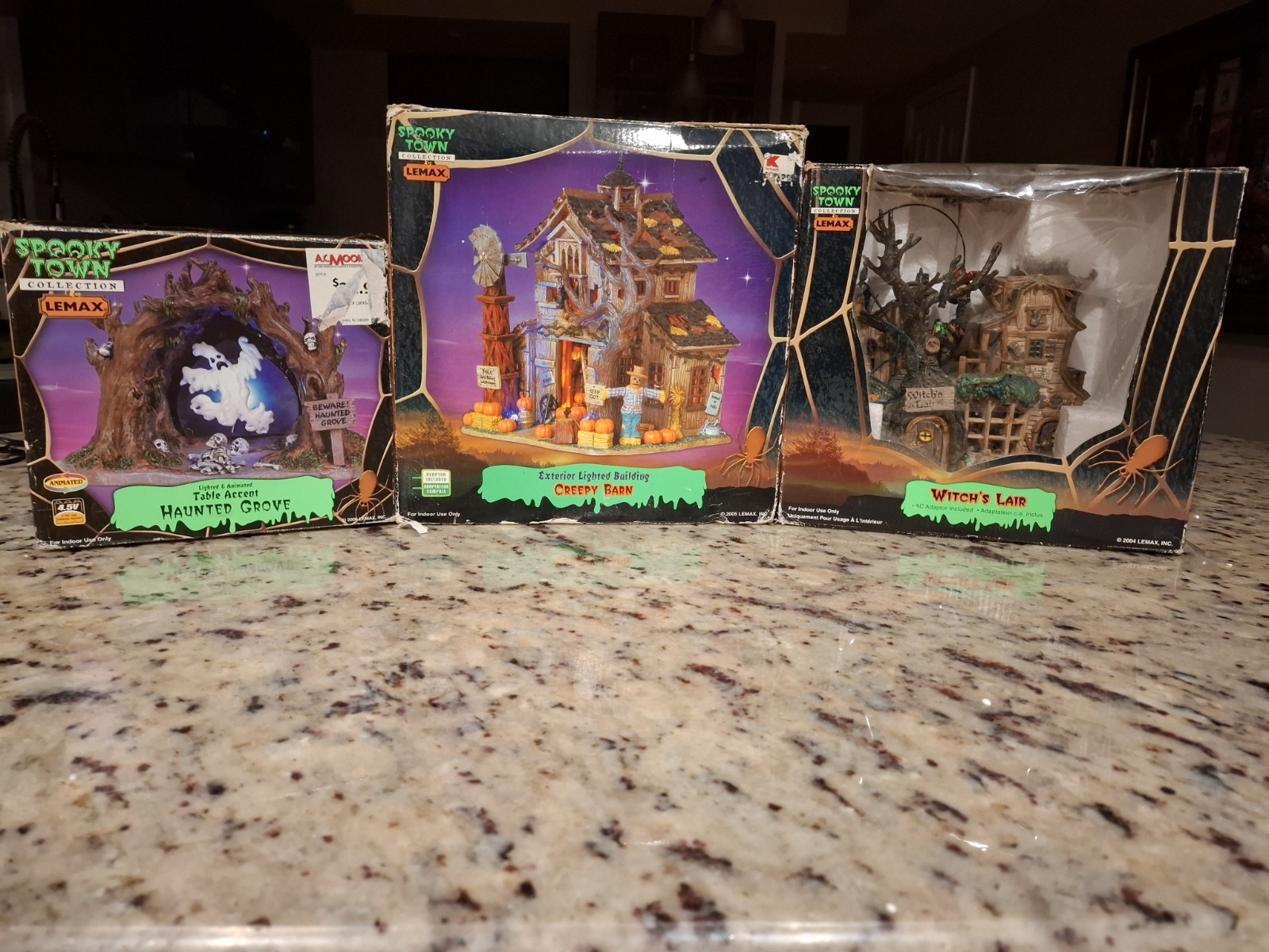 Lemax Spooky Town Lighted Halloween Village Buildings Witch\'s Lair,Creepy Barn 