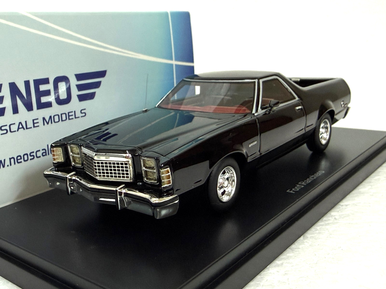Neo Scale Models 46885 Ford Ranchero (case cracked) resin 1/43 scale model car