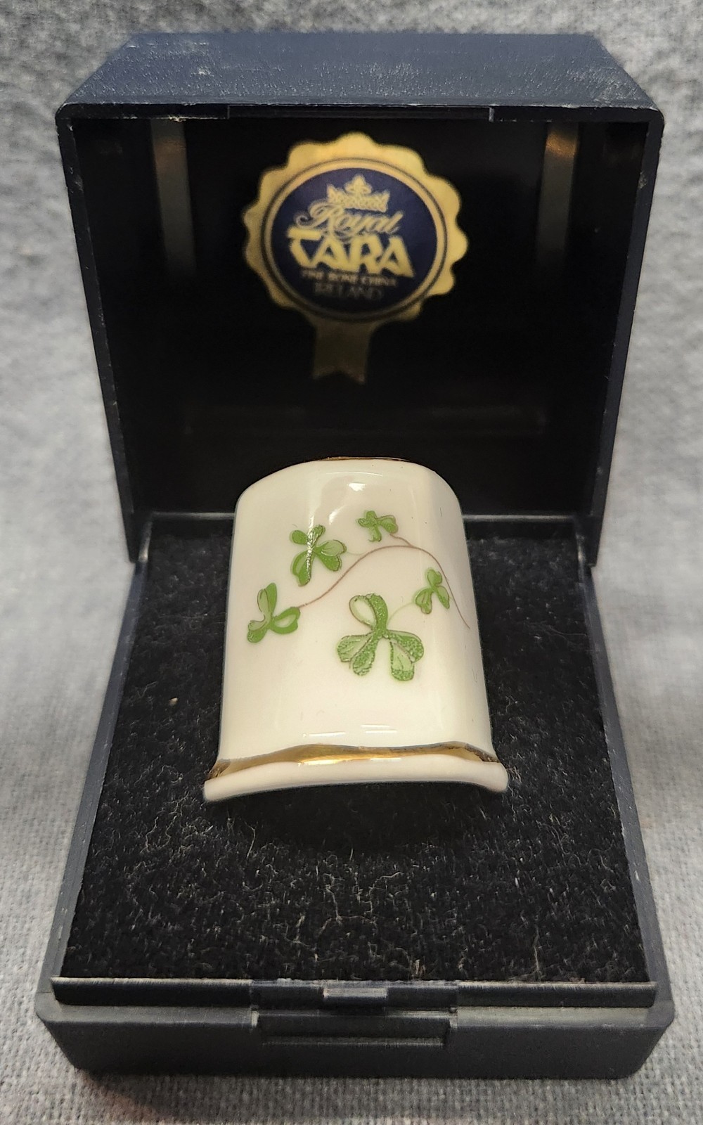 Vintage Royal Tara Fine Bone China Porcelain Thimble Ireland Shamrock Clover