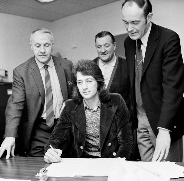 Frank Worthington signs for Liverpool from Huddersfield Town at An- Old Photo