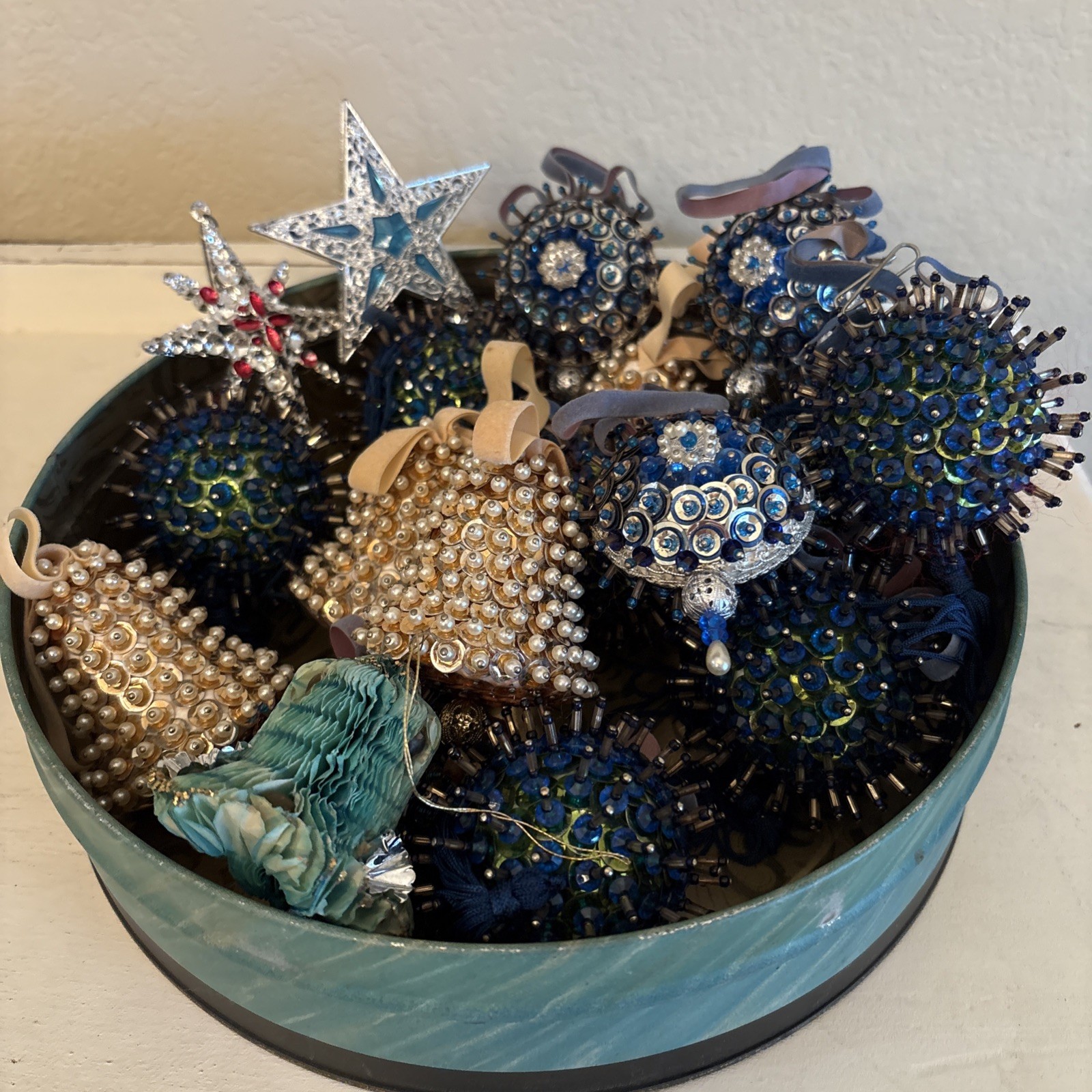 LOT 18 Vintage PUSH PIN sequin Christmas Tree Ornaments UNIQUE navy & gold 