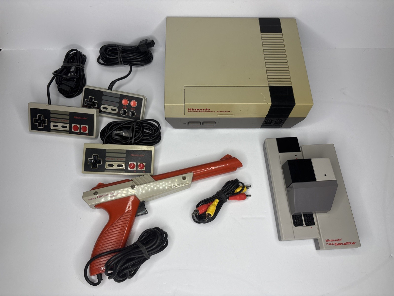 Nintendo NES 001Console with 3 Controllers, Zapper, and NES Satellite - TESTED