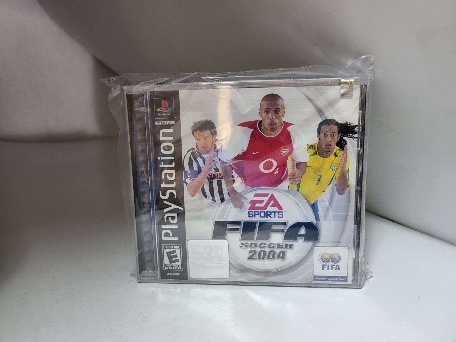 NEW W/CRACKED CASE + NEW CASE FIFA SOCCER 2004 GAME FOR  PLAYSTATION 1 PSONE J30