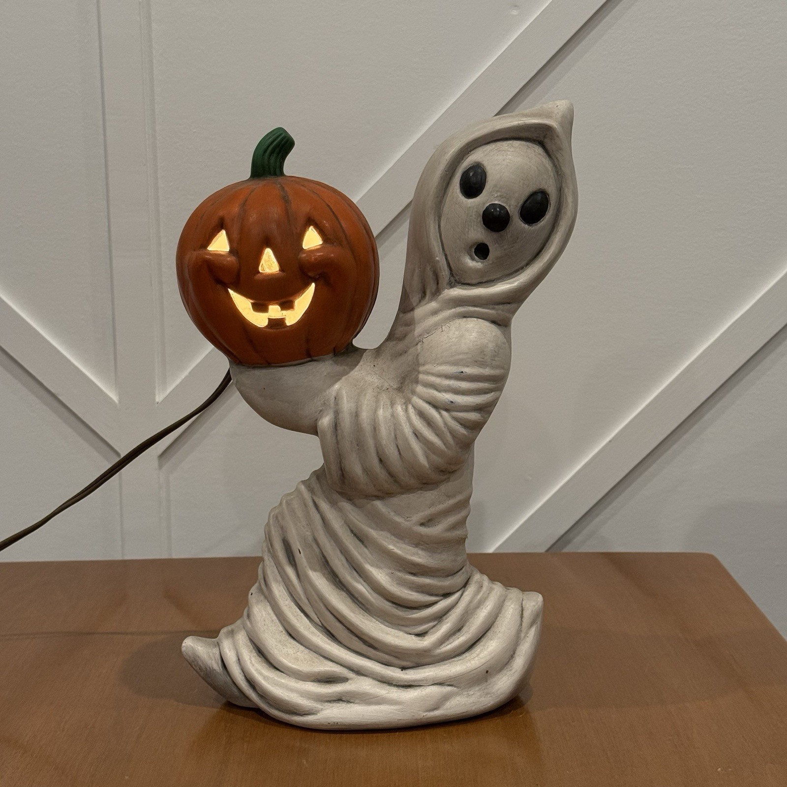 Vintage Ceramic Light Up Running Ghost w/Jack O Lantern Pumpkin 12\