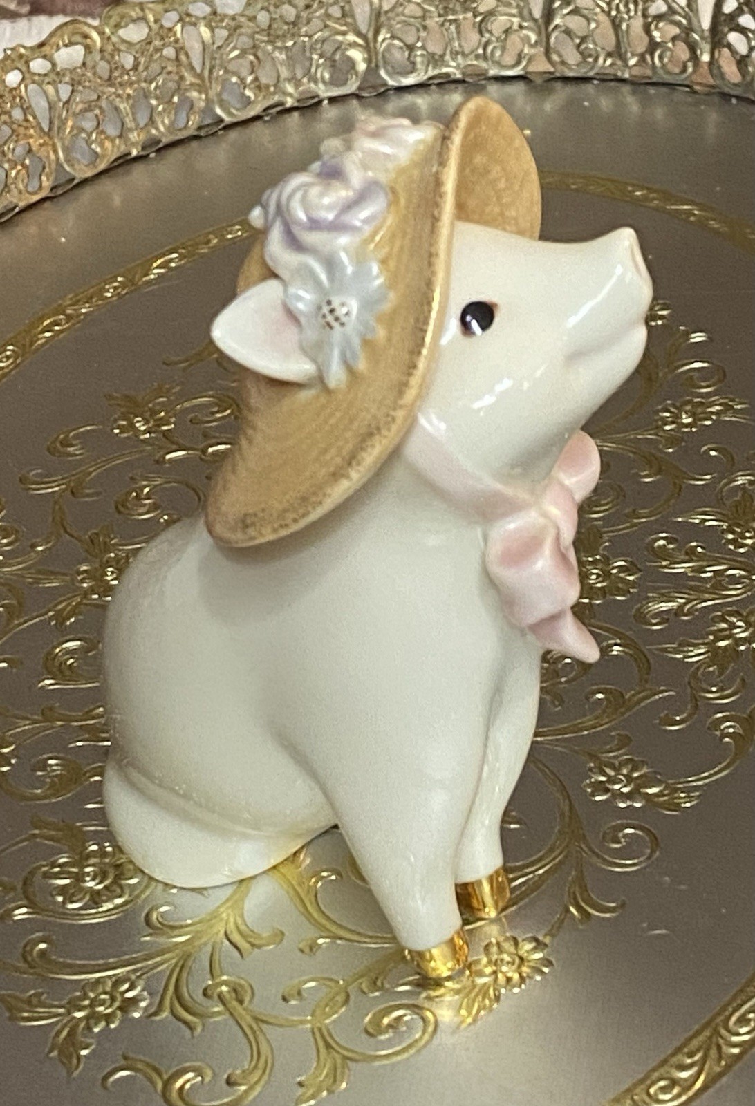 Lenox Pig 24K Gold Accents “Sadie\'s Sunday Best” Glossy Figurine Flower Bonnet