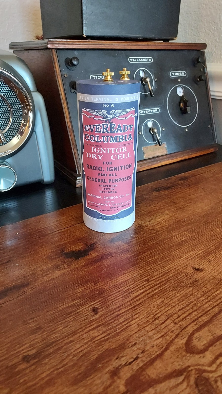 Replica Eveready (V2) Re-fillable No. 6 Dry Cell 1.5V, antique radio, telephone
